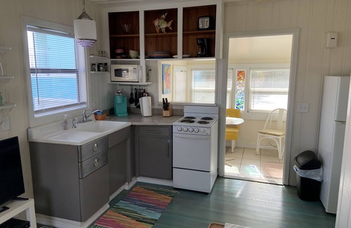 Flagler Beach Cabaña | Las Palmas Cottage - En el corazón de Flagler Beach!