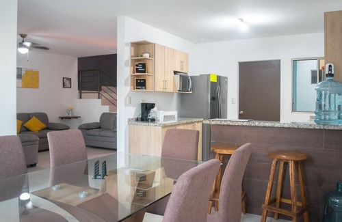 Santa Tecla Casa | Las Pergolas Vacation House 15 min to 🏖& 🏙