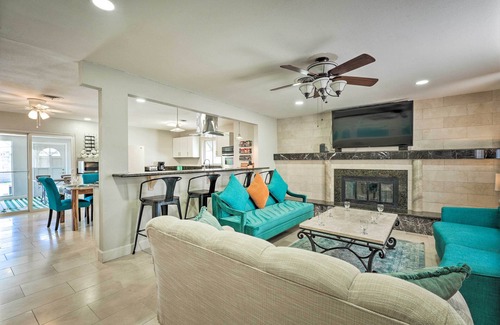 Las Vegas Cabaña | Las Vegas Getaway w/ Patio & Grill: ~3mi to Strip!
