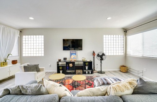 Downtown Las Vegas Casa | Las Vegas Home with Patio and Grill 6 Mi to The Strip