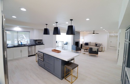 Rancho Oakey Casa | Las Vegas Large Home 6bed/5bath w/ Pickeball/Pool/Golf/Basketball/VolleyBall !