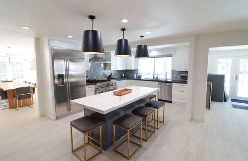 Rancho Oakey Casa | Las Vegas Large Home 6bed/5bath w/ Pickeball/Pool/Golf/Basketball/VolleyBall !