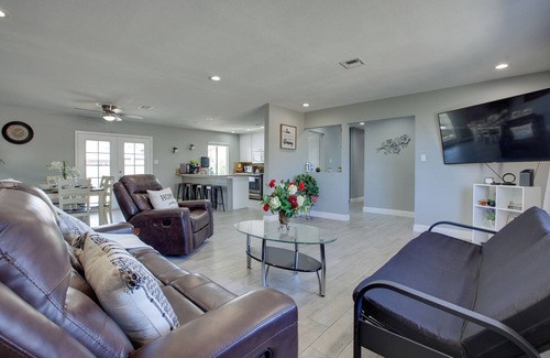 Las Vegas Casa | Las Vegas Retreat w/ Yard < 5 Mi to Strip!