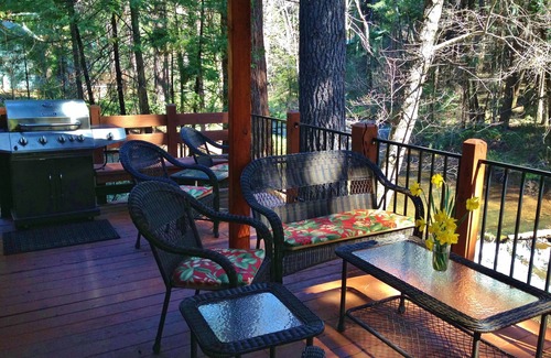 Shingletown Casa | Lassen Creek-Side 4 dormitorios con Sequoias Pines y cedros gigantes