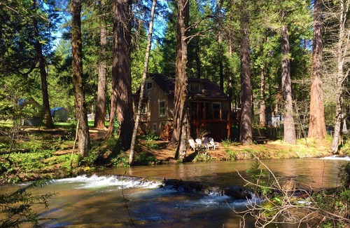 Shingletown Casa | Lassen Creek-Side 4 dormitorios con Sequoias Pines y cedros gigantes