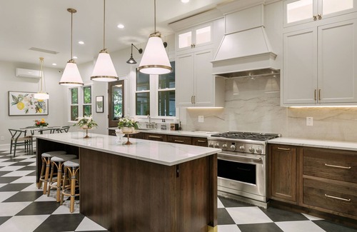 Hamilton Casa | LAST MINUTE DEAL FOR AWARD WINNING COPPER KING MOUNTAIN MANSION AT DEEP DISCOUNT