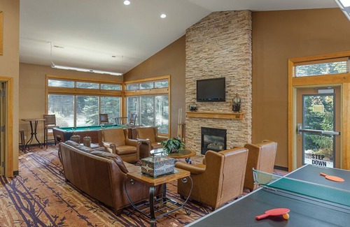 McCall Complejo | Last minute getaway! Head to the mountains!