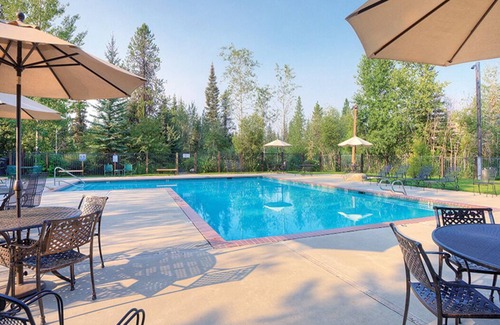 McCall Complejo | Last minute getaway! Head to the mountains!