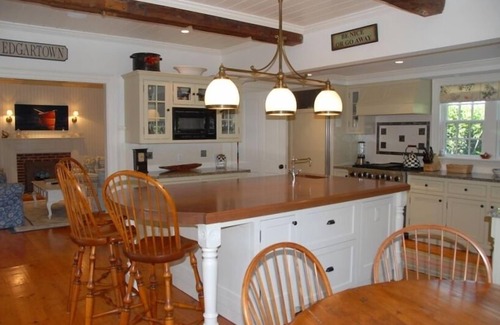 Edgartown Casa | Edgartown 6 BR Gem en la ciudad | Piscina y jacuzzi