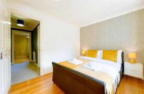 Evelyn Apartamento | Last-Minute Specials l Modern 2 Double Bed Apartment for 5 Guests l Hofin Stays Short Lets & Serviced Accommodation