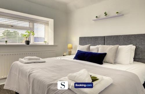 Knowle Sands Apartamento | LastMinOffer 10pc Off I A Lovely Executive Home for Families or Contractors I A Lovely Garden and Parking Space I Wifi I Early check-in or Long Term Rates Available I SILVA Short Term Lets 4 out of 5 from over 650 stays