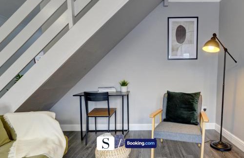 Knowle Sands Apartamento | LastMinOffer 10pc Off I A Lovely Executive Home for Families or Contractors I A Lovely Garden and Parking Space I Wifi I Early check-in or Long Term Rates Available I SILVA Short Term Lets 4 out of 5 from over 650 stays