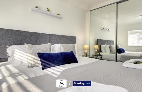 Knowle Sands Apartamento | LastMinOffer 10pc Off I A Lovely Executive Home for Families or Contractors I A Lovely Garden and Parking Space I Wifi I Early check-in or Long Term Rates Available I SILVA Short Term Lets 4 out of 5 from over 650 stays