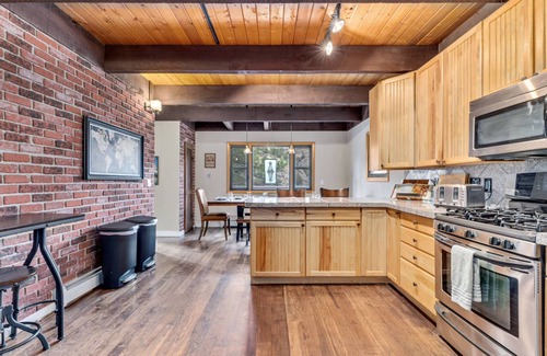 Idaho Springs Casa | ¡NUEVO! Mountain Mama's House es espaciosa pero acogedora; 5 minutos a Miner St; 26 minutos a las rocas rojas; Wi-Fi gratis