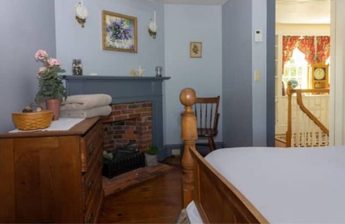 Searsport Casa | Latham Blueberry Farm for 2 guests or more