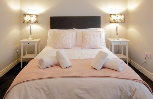 Larne Casa | Latharne Lodge, Inmaculada casa unifamiliar en la costa de Causeway