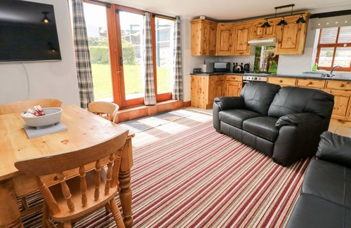 Over Haddon Cabaña | LATHKILL BARN, pet friendly, character holiday cottage in Bakewell