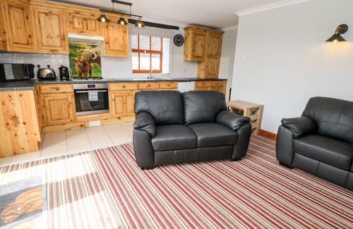 Over Haddon Cabaña | LATHKILL BARN, pet friendly, character holiday cottage in Bakewell