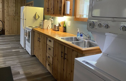 Irons Cabina | Latitude Adjustment Cabin- Close to all up north activities!!