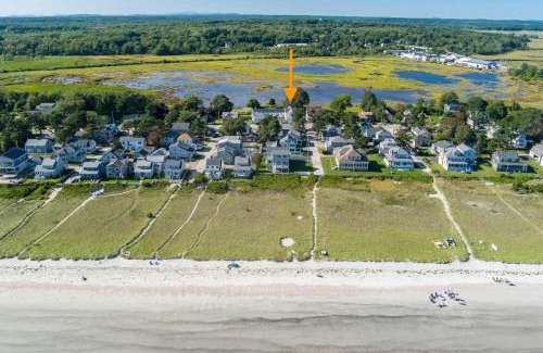 Pine Point Casa | Latitude Adjustment Walk to Beach & Dining