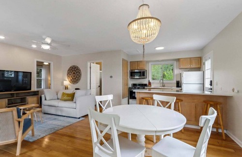 Lauderdale Lakes Casa | Lauderdale Lakefront Oasis |Views Throughout |Huge Lakefront Deck |Splash Pad & Paddle Boards |Dock