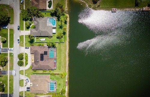 Lauderhill Casa | Lauderhill Waterfront 5BR Home with Private Pool! This is Paradise! NEW
