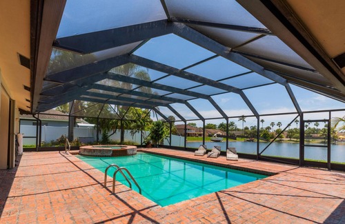 Lauderhill Casa | Lauderhill Waterfront 5BR Home with Private Pool! This is Paradise! NEW