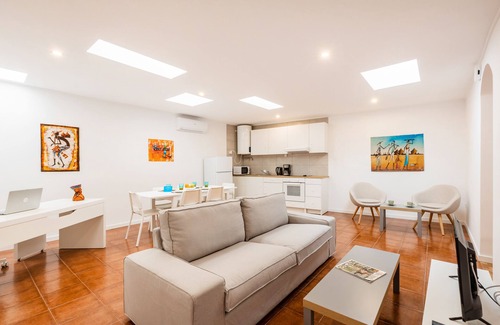 Madalena Apartamento | LAUGH OFTEN ☀ Beach Guest Home with Pool