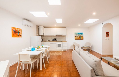 Madalena Apartamento | LAUGH OFTEN ☀ Beach Guest Home with Pool