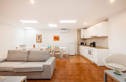 Madalena Apartamento | LAUGH OFTEN ☀ Beach Guest Home with Pool