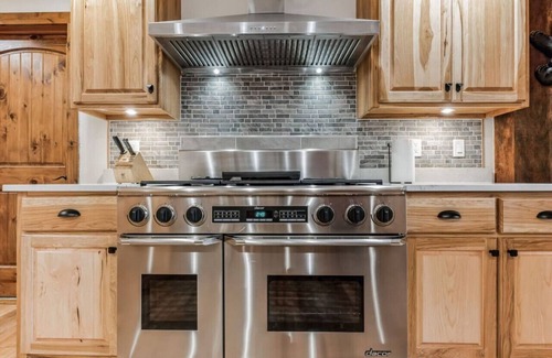 Epworth Casa | Laughing Bear Lodge 10k sqft On Trout Stream