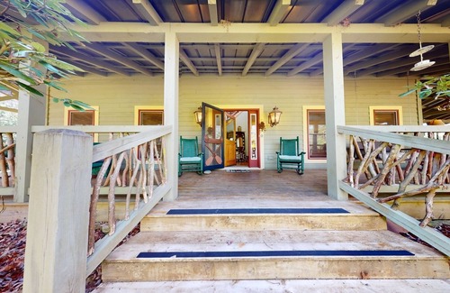 Mirror Lake Cabina | Laughing Bear Lodge | Covered Deck with Woodburning Fireplace and Hot Tub!