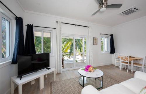 Governor's Harbour Apartamento | Laughing Bird 1BR #2 - Brand New Stylish Apartment, Pool, Beach condo