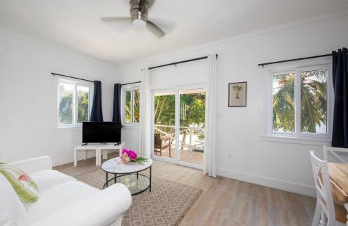 Governor's Harbour Apartamento | Laughing Bird 1BR #2 - Brand New Stylish Apartment, Pool, Beach condo