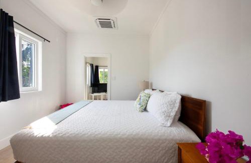 Governor's Harbour Apartamento | Laughing Bird 1BR #2 - Brand New Stylish Apartment, Pool, Beach condo