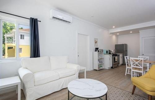Governor's Harbour Apartamento | Laughing Bird 1BR #1 - Brand New Stylish Apartment, Pool, Beach condo