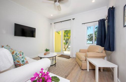 Governor's Harbour Apartamento | Laughing Bird 1BR #3 - Brand New Stylish Apartment, Pool, Beach condo
