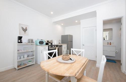 Governor's Harbour Apartamento | Laughing Bird 1BR #3 - Brand New Stylish Apartment, Pool, Beach condo