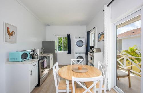 Governor's Harbour Apartamento | Laughing Bird 2BR #5 - Brand New Stylish Apartment, Pool and Bea condo