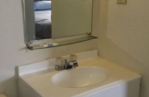 Coalinga Hotel | Laura Lodge