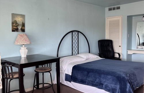 Coalinga Hotel | Laura Lodge