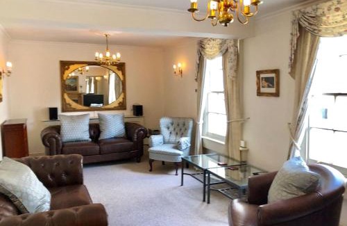 Upper Town Apartamento | Lauras Townhouse Apartments Lansdown Slope Townhouse
