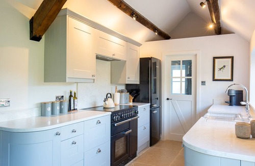 Coln St Aldwyns Cabaña | Laurel Cottage - sleeps 4 guests in 2 bedrooms