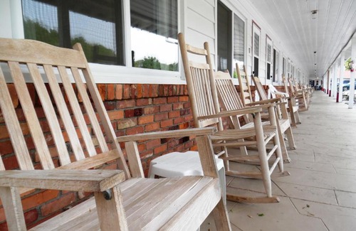 Maggie Valley Hotel | Laurel Park Inn