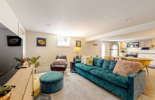Laurelhurst Apartamento | Laurelhurst Retreat | Downtown Portland apt with streaming, full kitchen, W/D