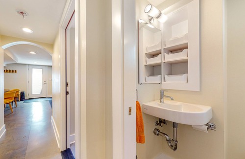 Laurelhurst Apartamento | Laurelhurst Retreat | Downtown Portland apt with streaming, full kitchen, W/D