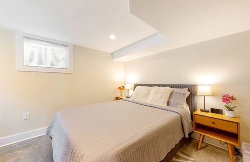 Laurelhurst Apartamento | Laurelhurst Retreat | Downtown Portland apt with streaming, full kitchen, W/D