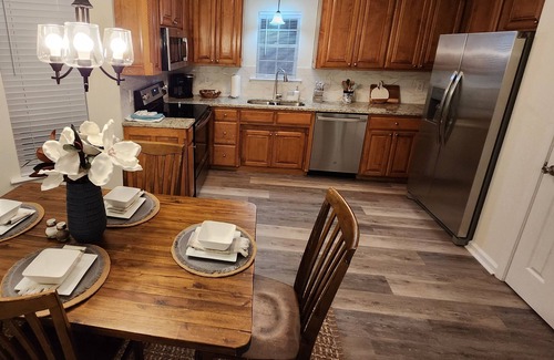 Thomasville Casa | Lauren's Retreat located less than 3 miles to downtown Thomasville.