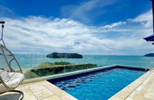 Pantai Tengah Apartamento | Lavanya Sea View Penthouse with Sky Pool