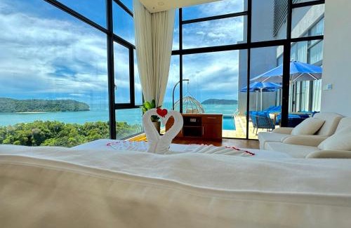Pantai Tengah Apartamento | Lavanya Sea View Penthouse with Sky Pool